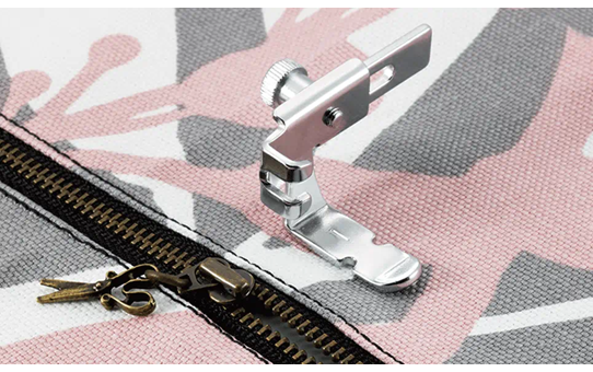 F036N: Adjustable Zipper & Piping Foot 