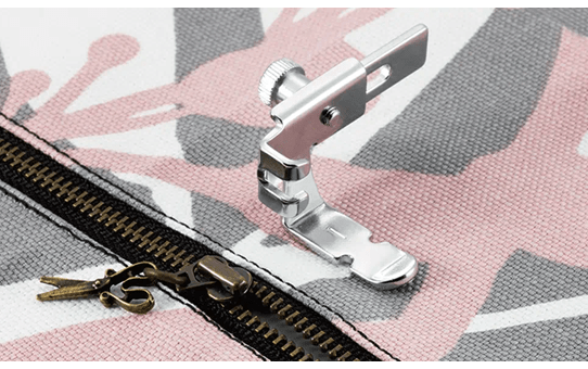 F036N: Adjustable Zipper & Piping Foot 