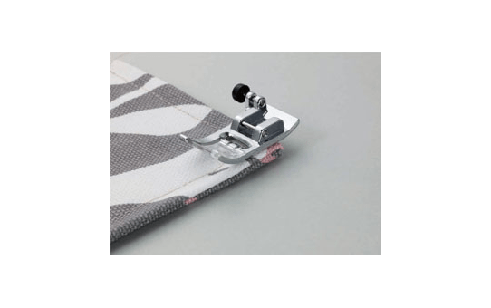 F053: Zigzag Foot with Level Button 