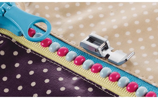 F079AP: Narrow Zipper Foot 