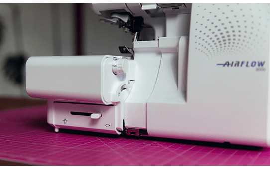 Airflow 3000 Electronic Air Threading Overlocker 7